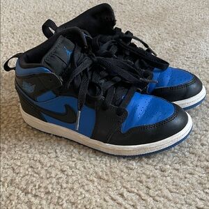 Size 1Y Nike Kids Blue and Black Mid-Top Sneakers